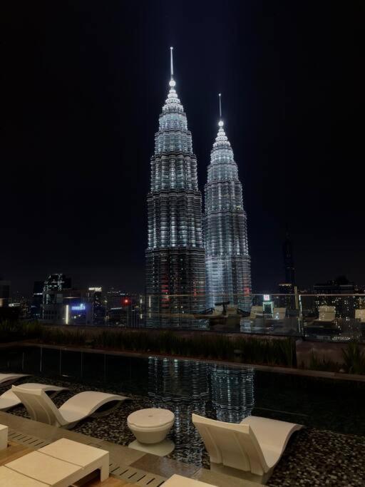 Star Residences 2R1B KLCC 1 min walk view 4 pax