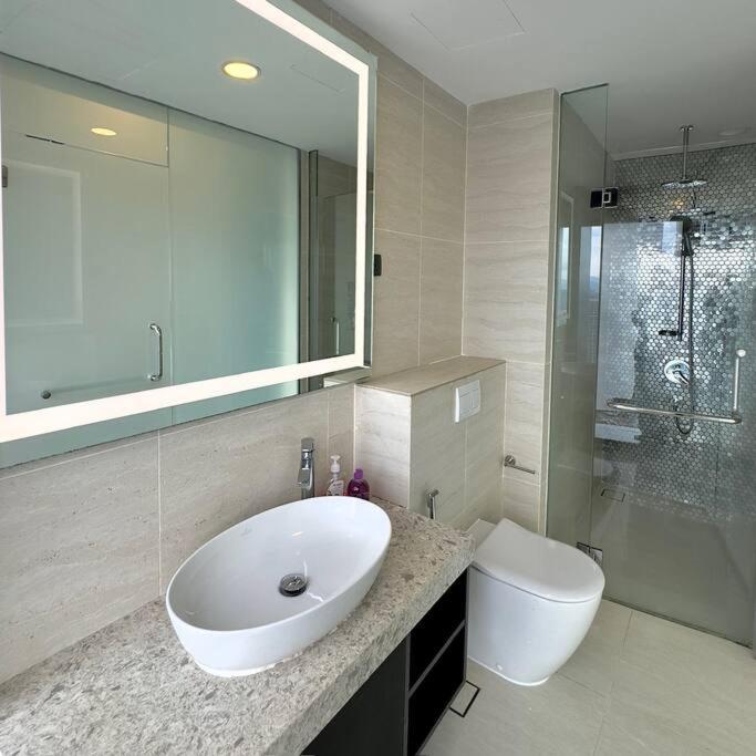 Star Residences 2R1B KLCC 1 min walk view 4 pax