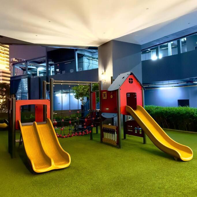 Star Residences 2R1B KLCC 1 min walk view 4 pax