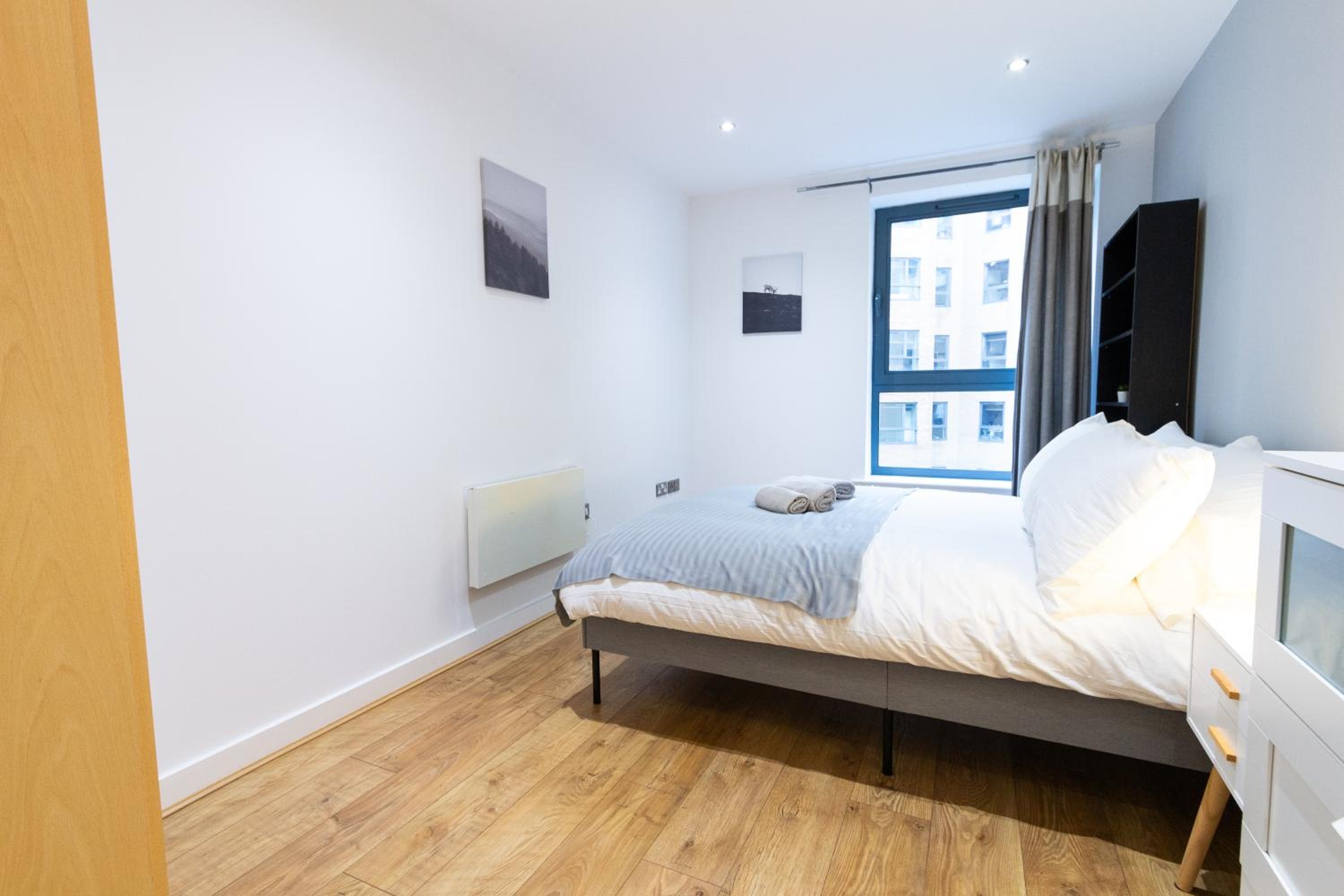 Cosy City Escape - 1Bed Apt with Balcony view 3
