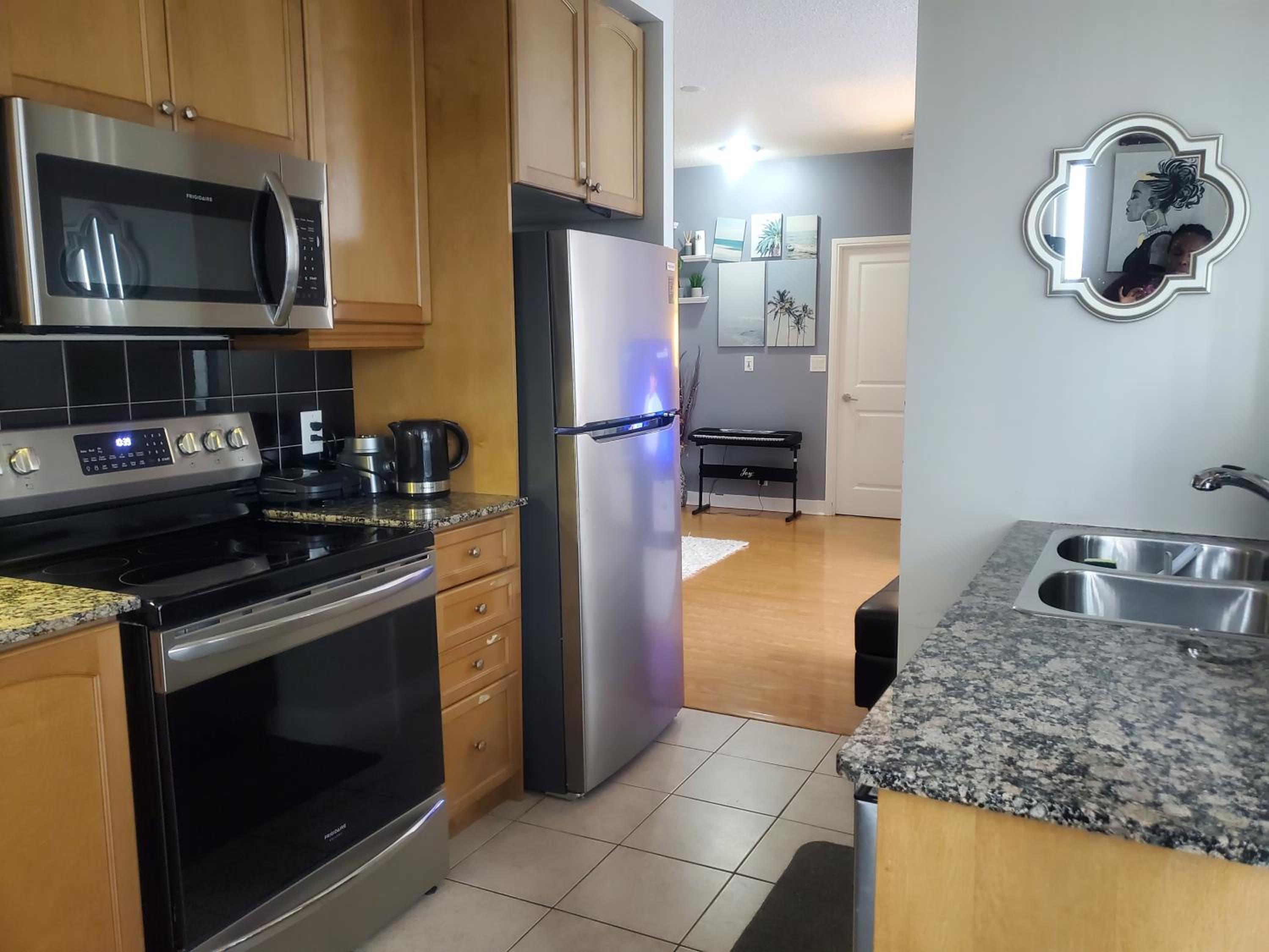 Lovely 1 bedroom Condo Downtown Mississauga Square One