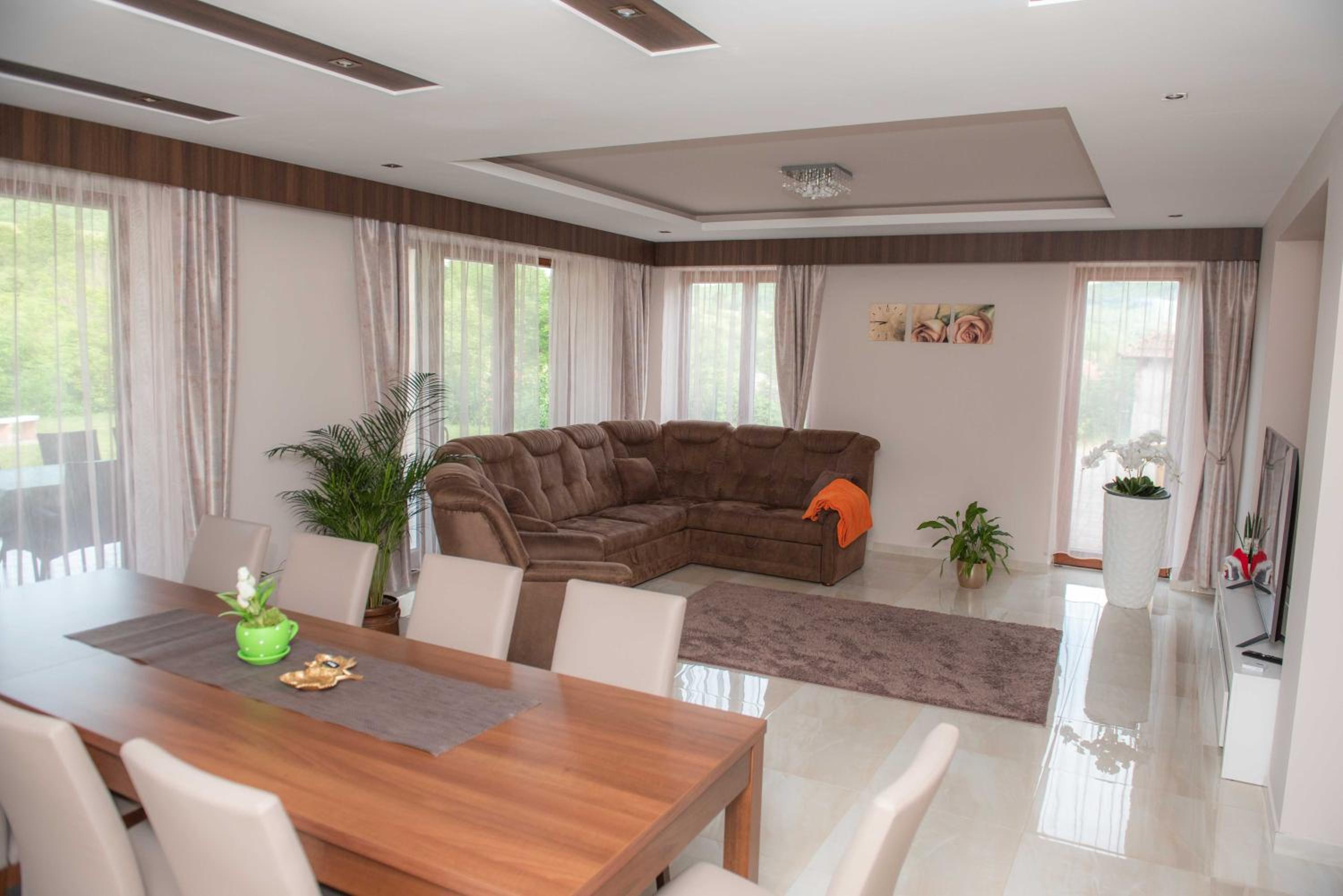 Relax Wellness Apartman Komlóska view 5