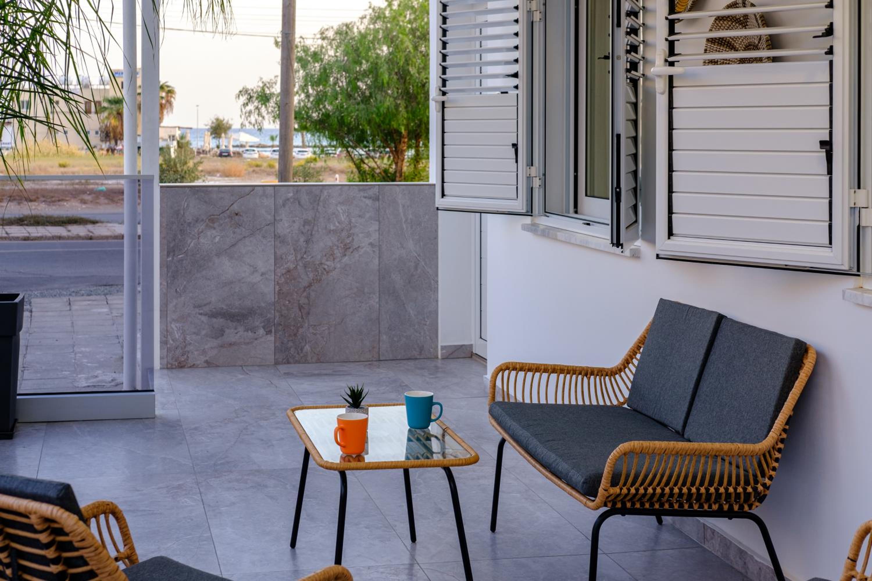 FatCow Beach Apartment