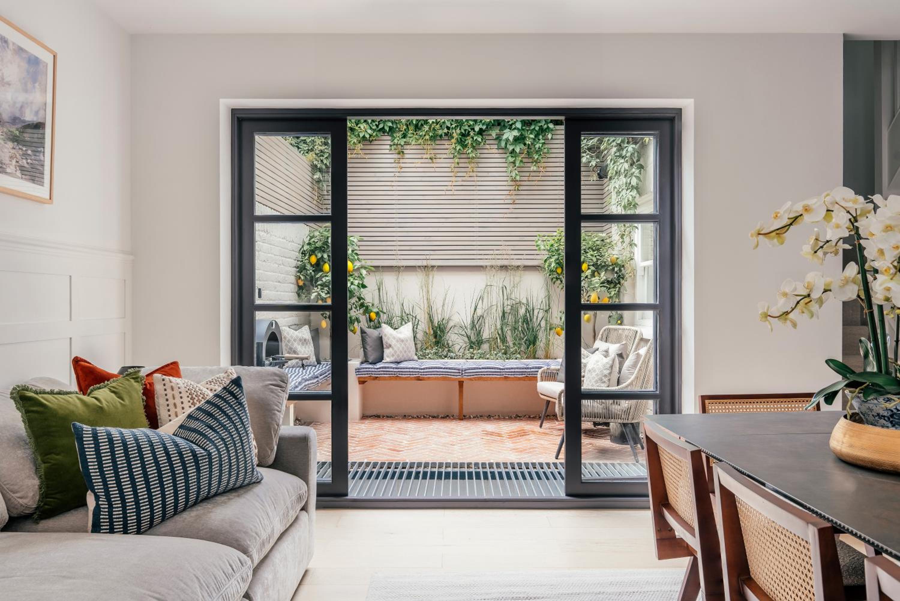 Luxury Fulham Townhouse with a Bar & Games Room
