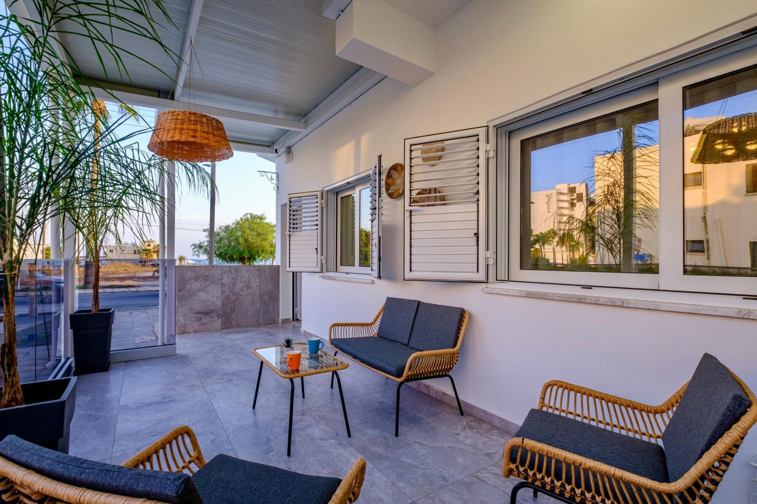 FatCow Beach Apartment