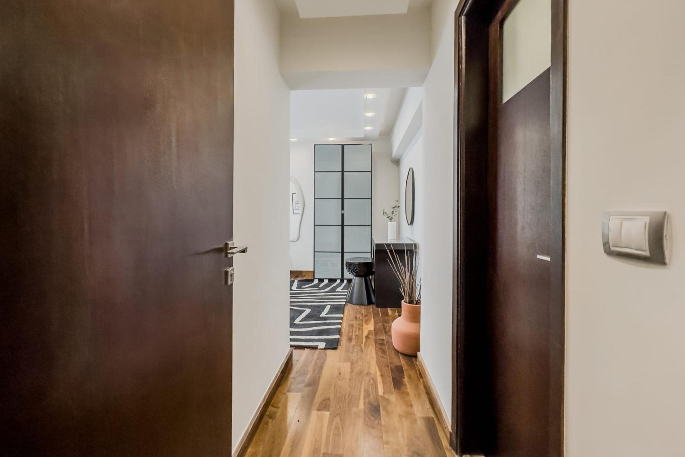 The 3BDR Avant-garde Residence 5 min to Airport