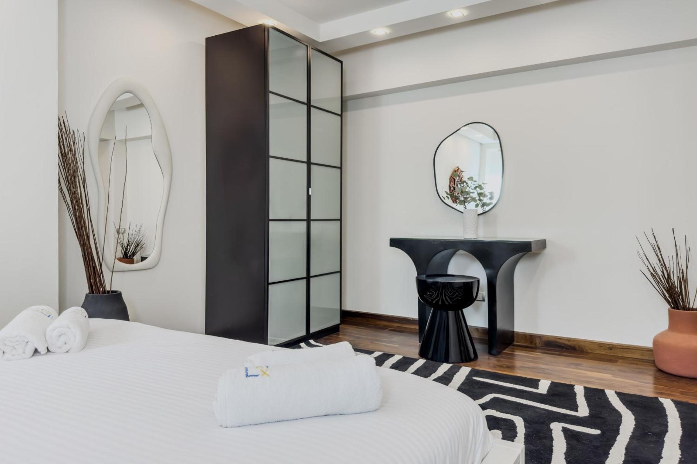 The 3BDR Avant-garde Residence 5 min to Airport