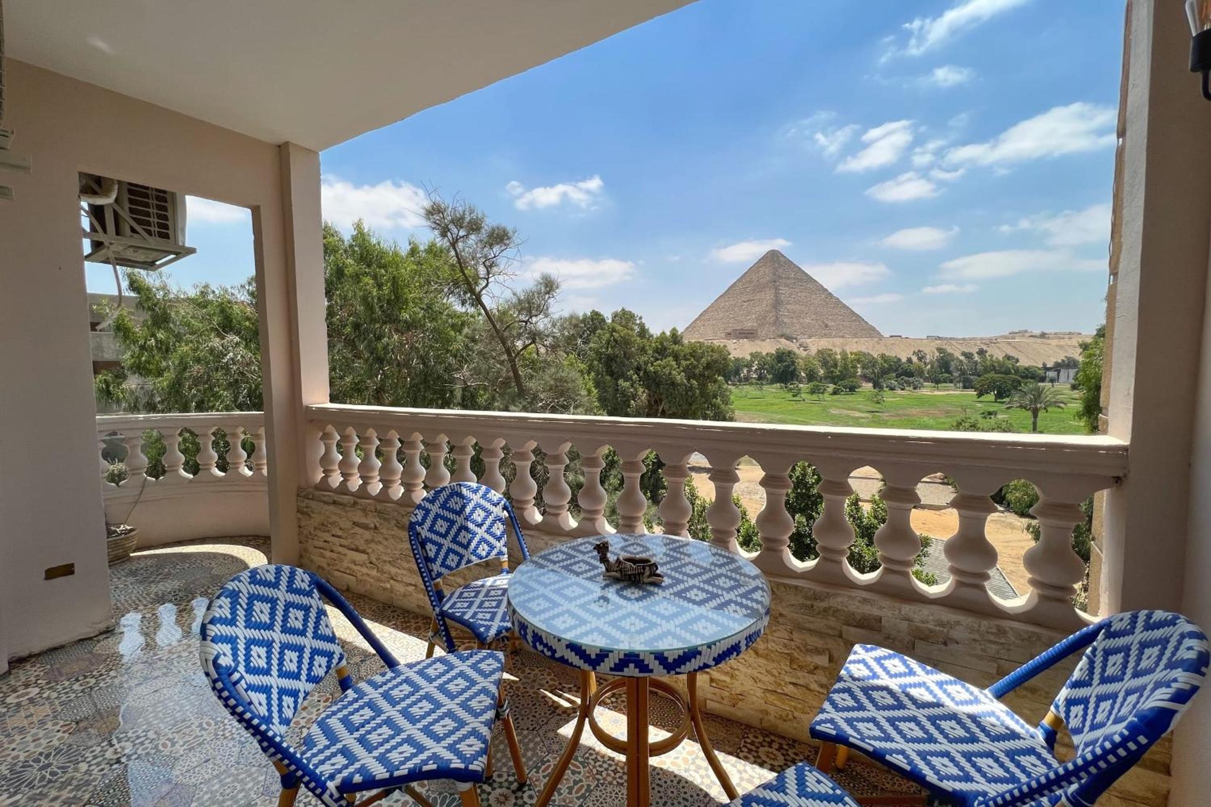 Spellbinding 2 BDR Apt At The Giza Pyramid's Doorstep