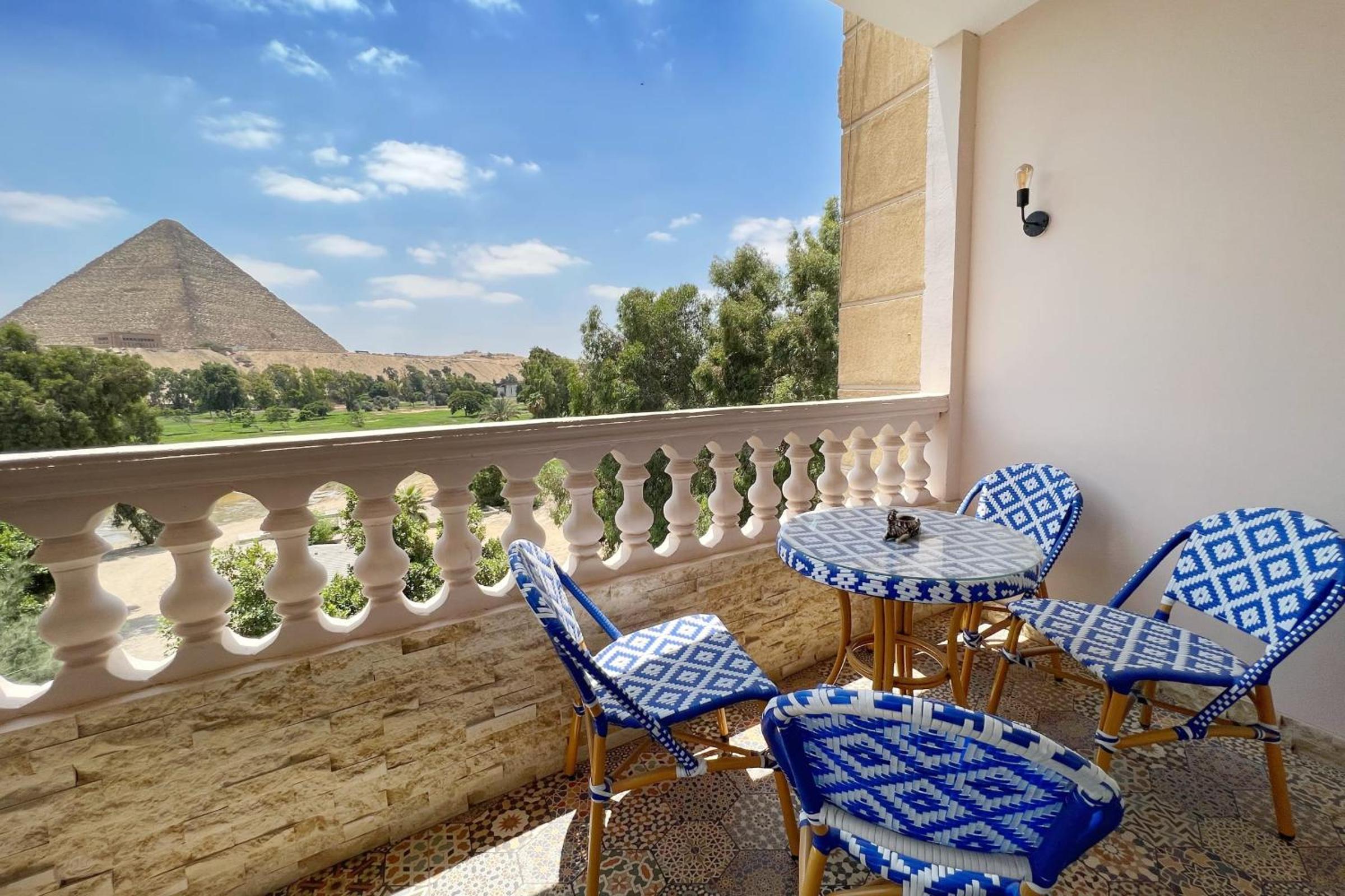 Spellbinding 2 BDR Apt At The Giza Pyramid's Doorstep