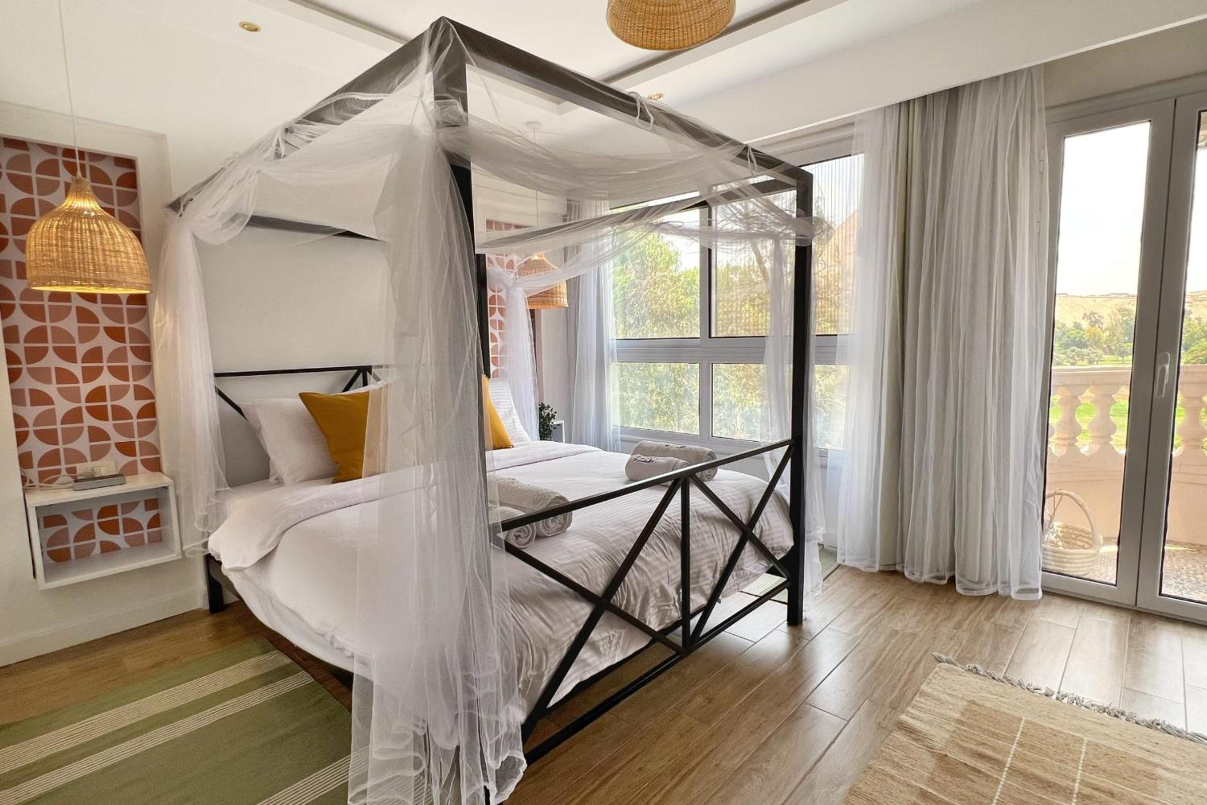 Spellbinding 2 BDR Apt At The Giza Pyramid's Doorstep