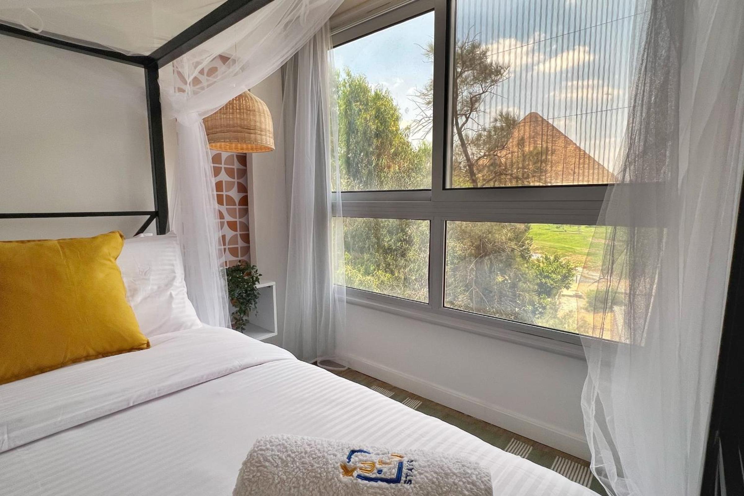 Spellbinding 2 BDR Apt At The Giza Pyramid's Doorstep