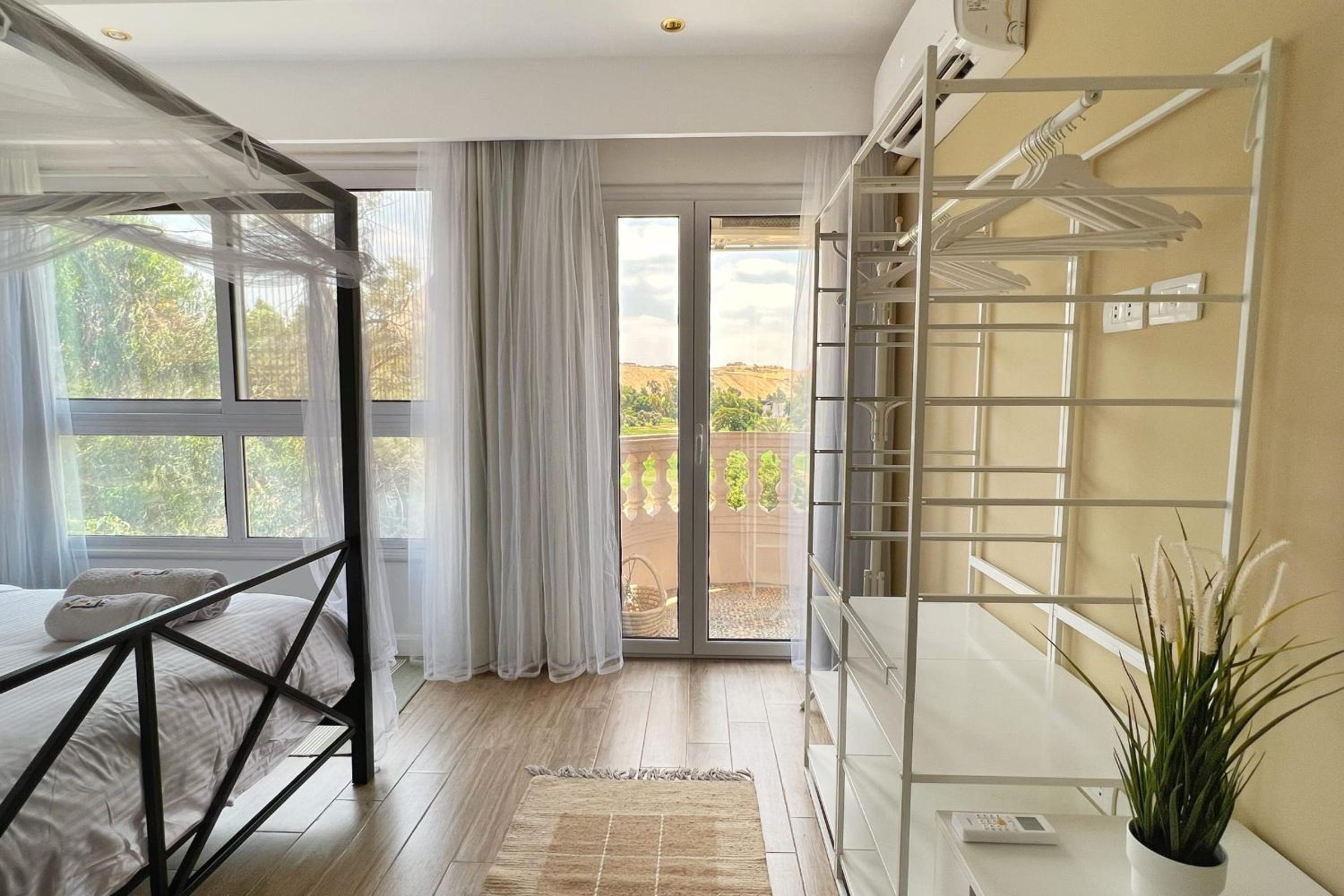 Spellbinding 2 BDR Apt At The Giza Pyramid's Doorstep