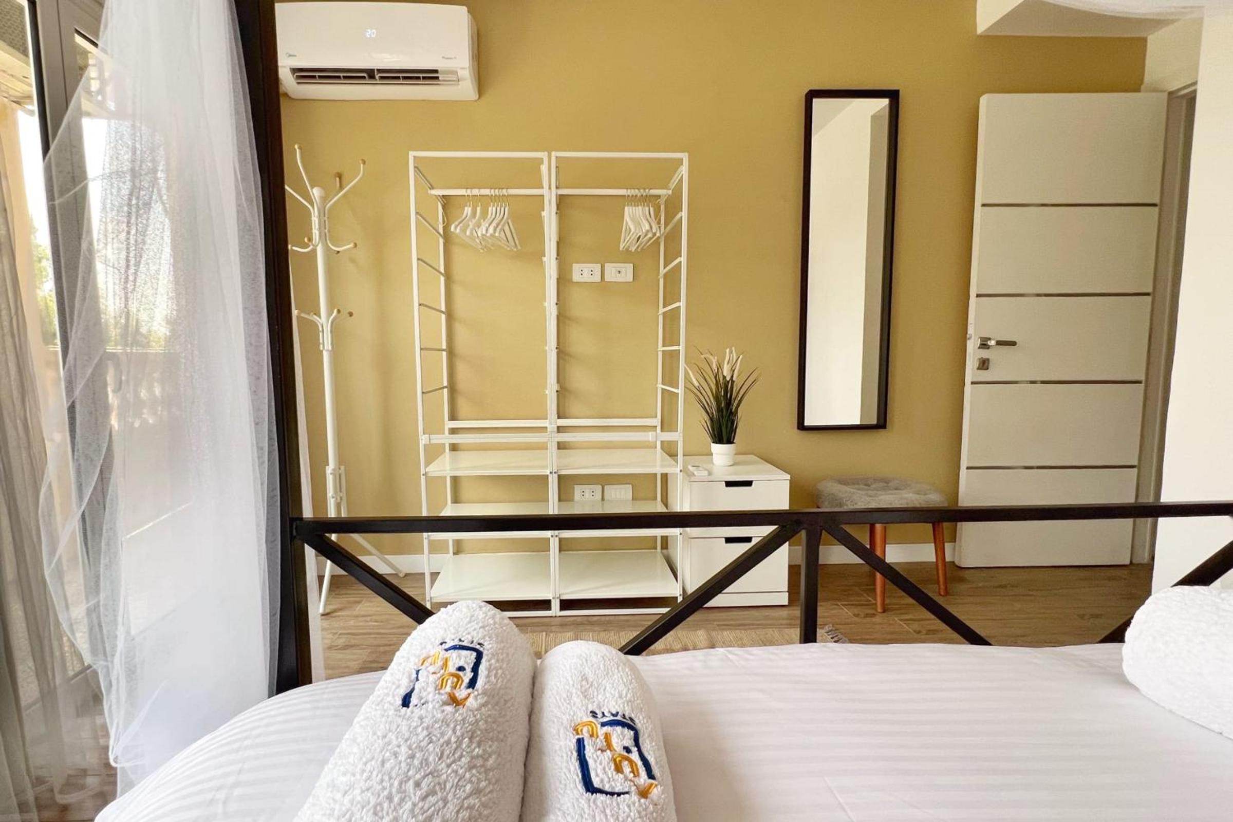 Spellbinding 2 BDR Apt At The Giza Pyramid's Doorstep