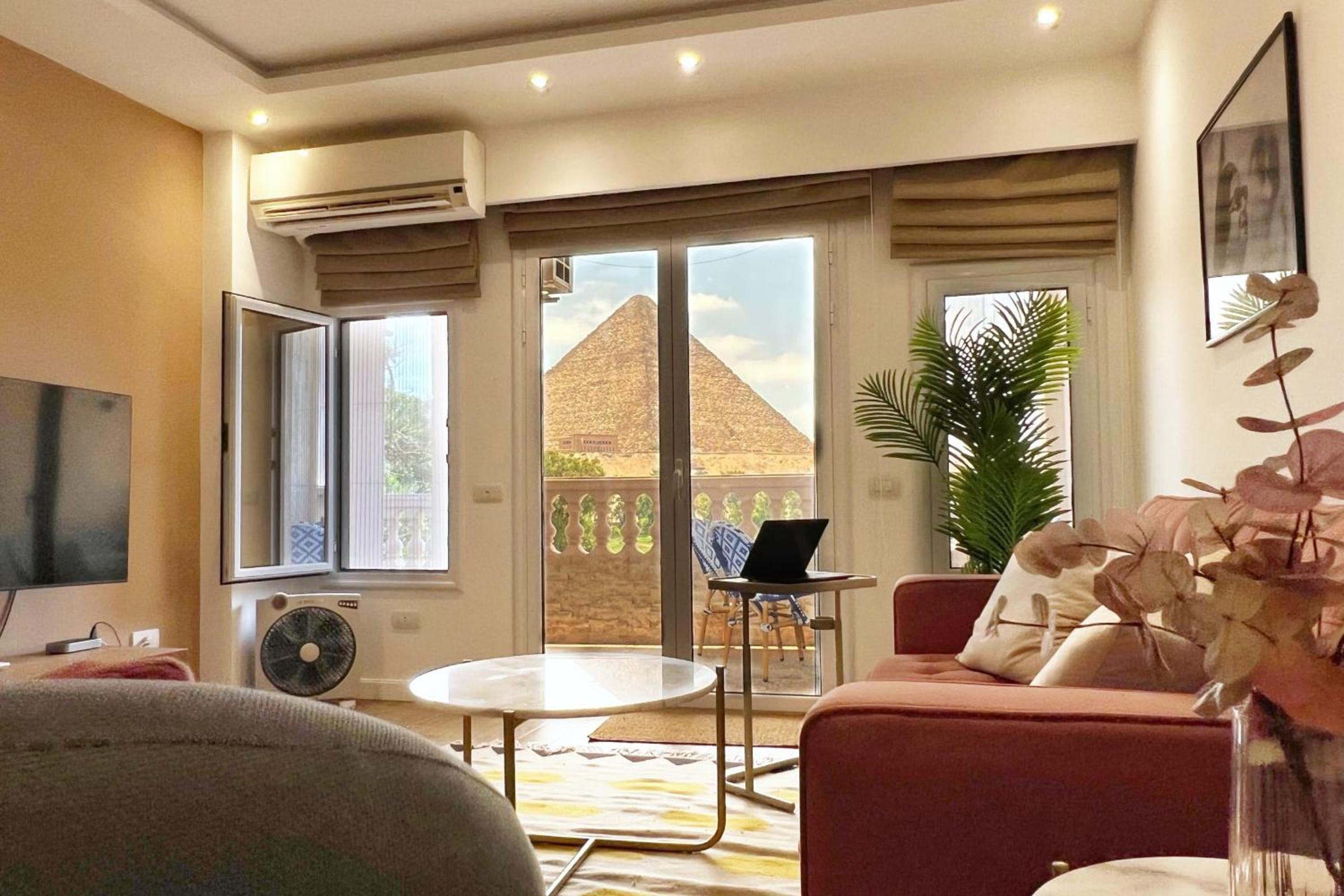 Spellbinding 2 BDR Apt At The Giza Pyramid's Doorstep