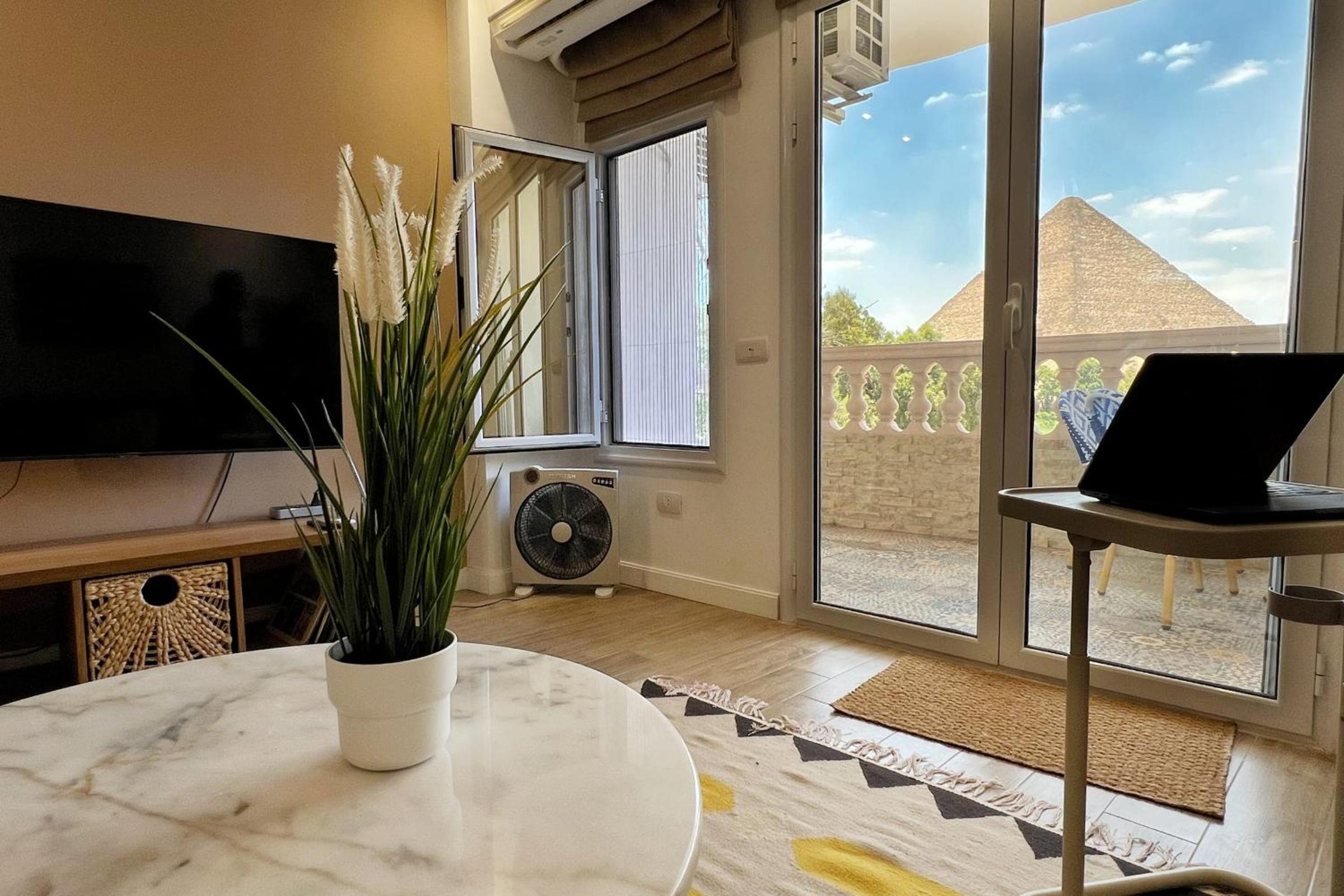 Spellbinding 2 BDR Apt At The Giza Pyramid's Doorstep