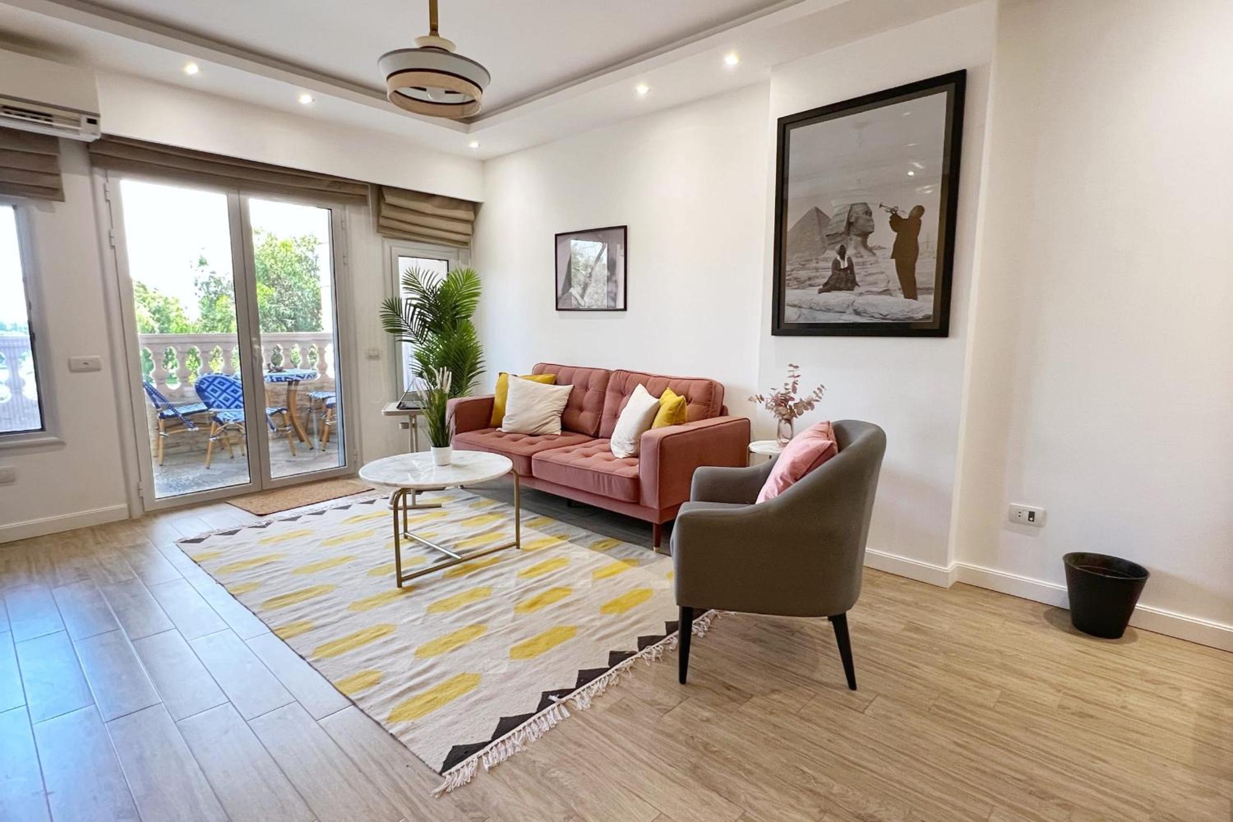 Spellbinding 2 BDR Apt At The Giza Pyramid's Doorstep