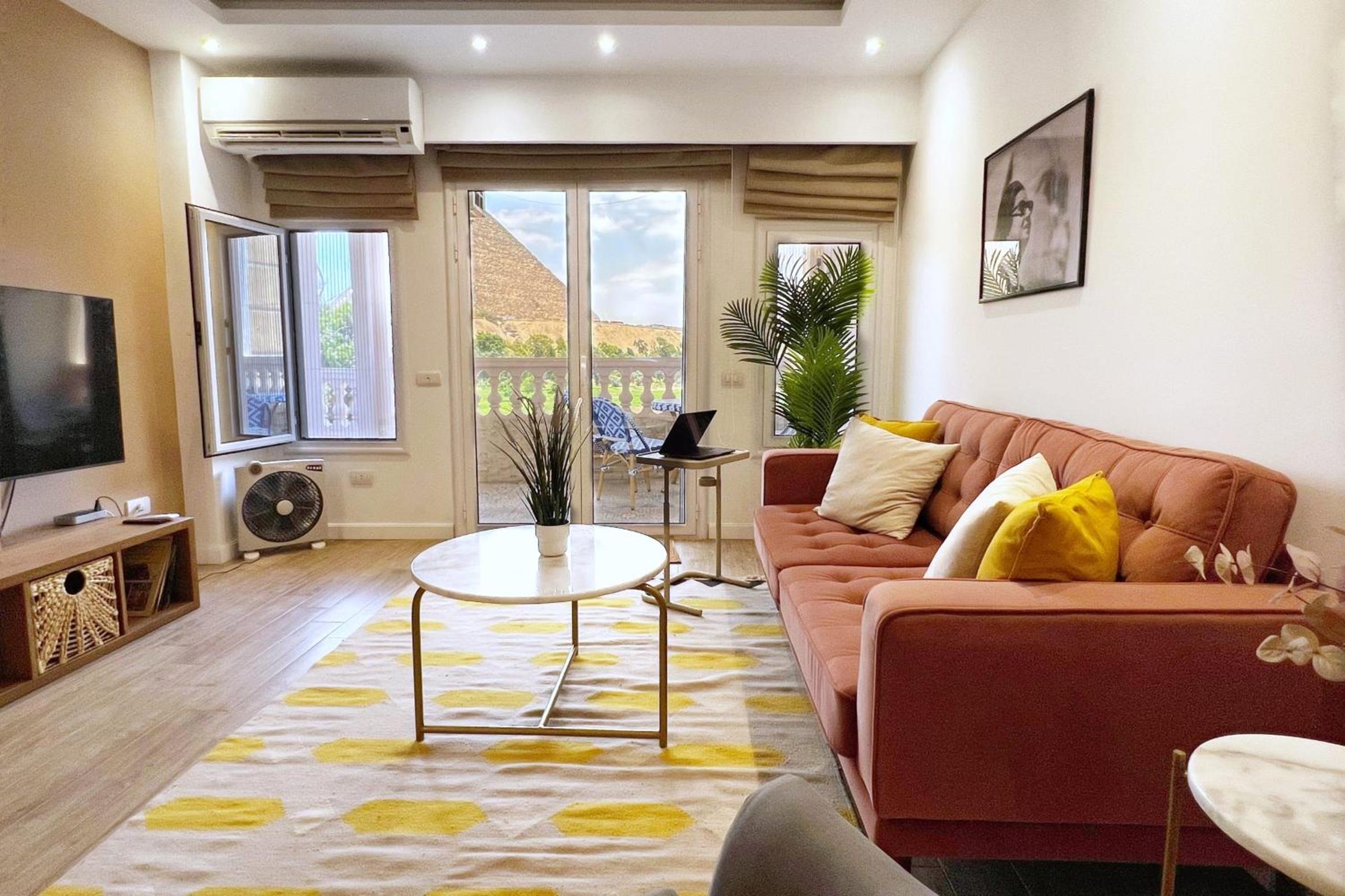 Spellbinding 2 BDR Apt At The Giza Pyramid's Doorstep