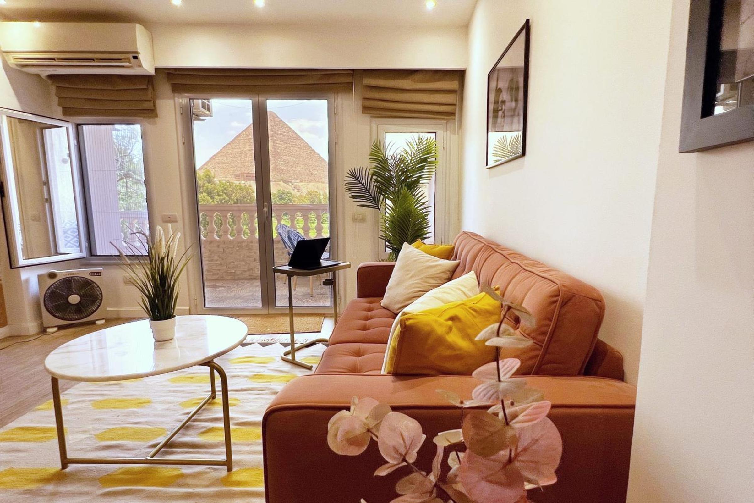 Spellbinding 2 BDR Apt At The Giza Pyramid's Doorstep