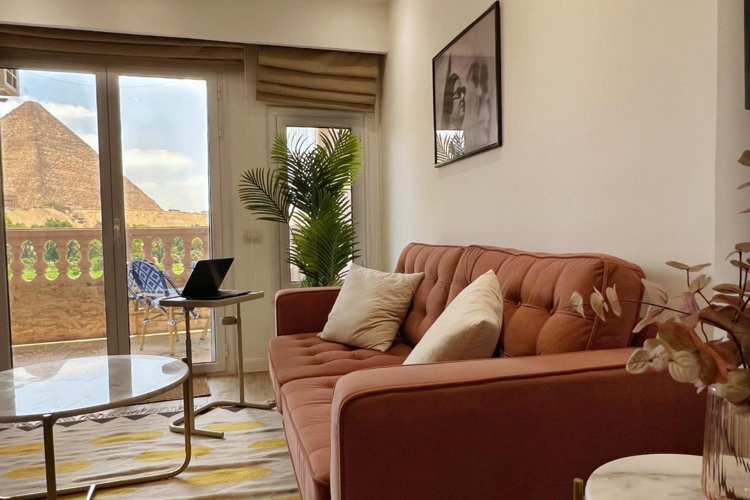 Spellbinding 2 BDR Apt At The Giza Pyramid's Doorstep