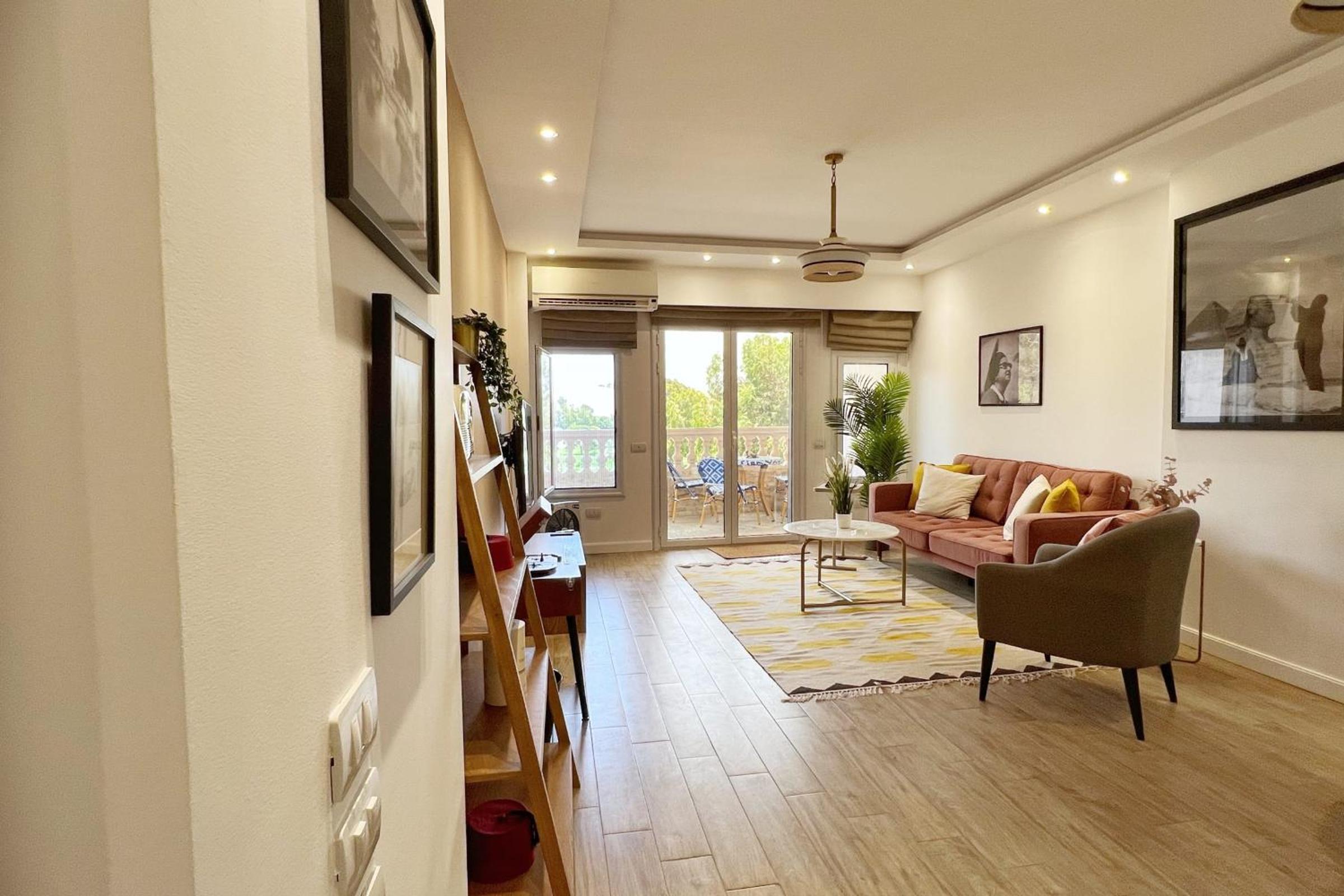 Spellbinding 2 BDR Apt At The Giza Pyramid's Doorstep