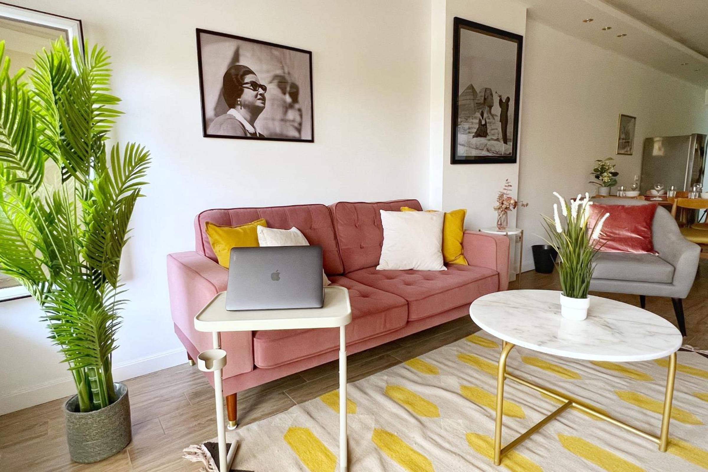Spellbinding 2 BDR Apt At The Giza Pyramid's Doorstep