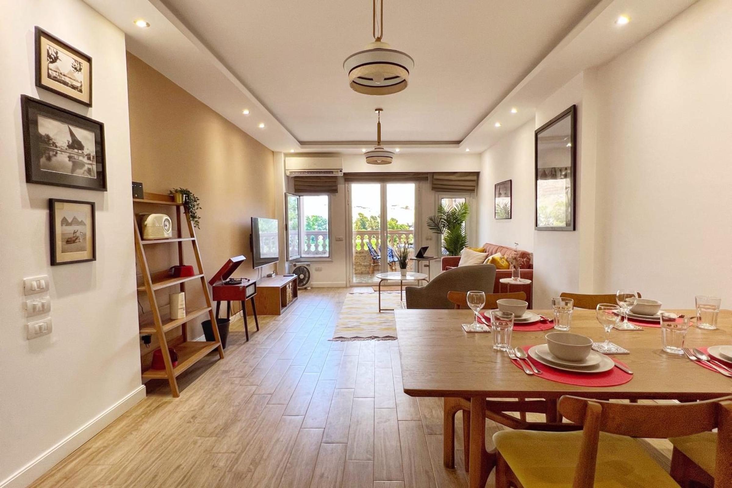 Spellbinding 2 BDR Apt At The Giza Pyramid's Doorstep