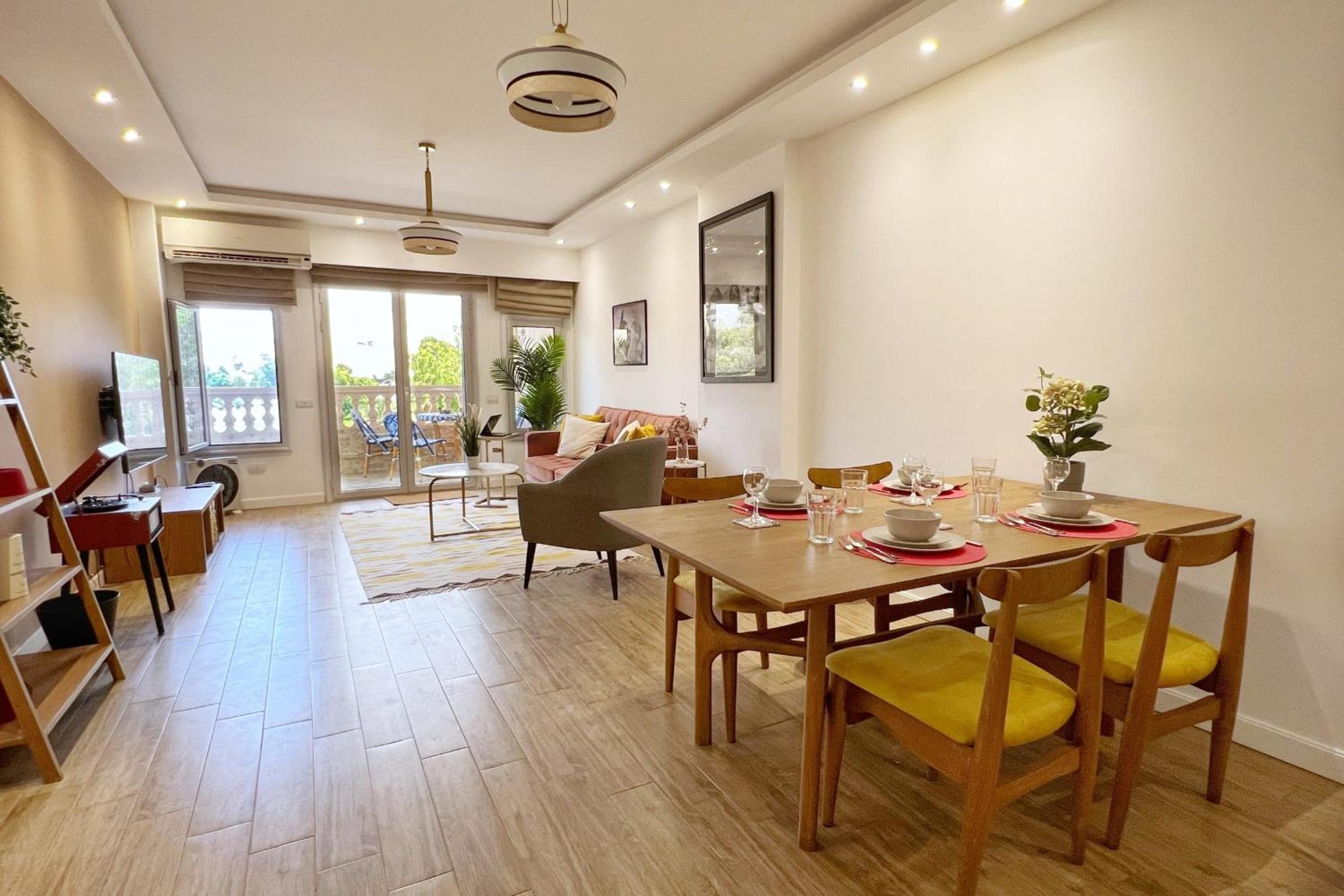 Spellbinding 2 BDR Apt At The Giza Pyramid's Doorstep