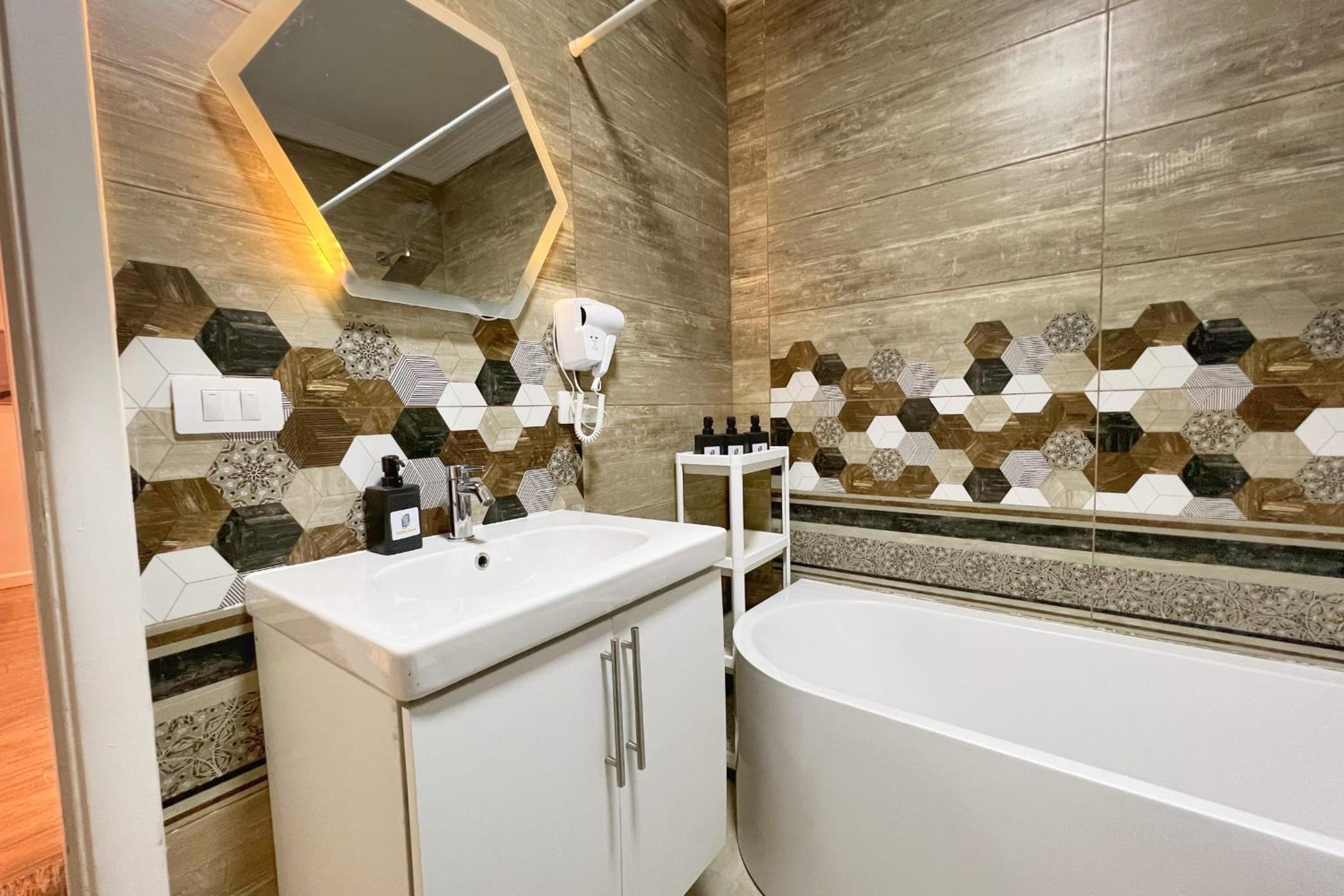 Spellbinding 2 BDR Apt At The Giza Pyramid's Doorstep