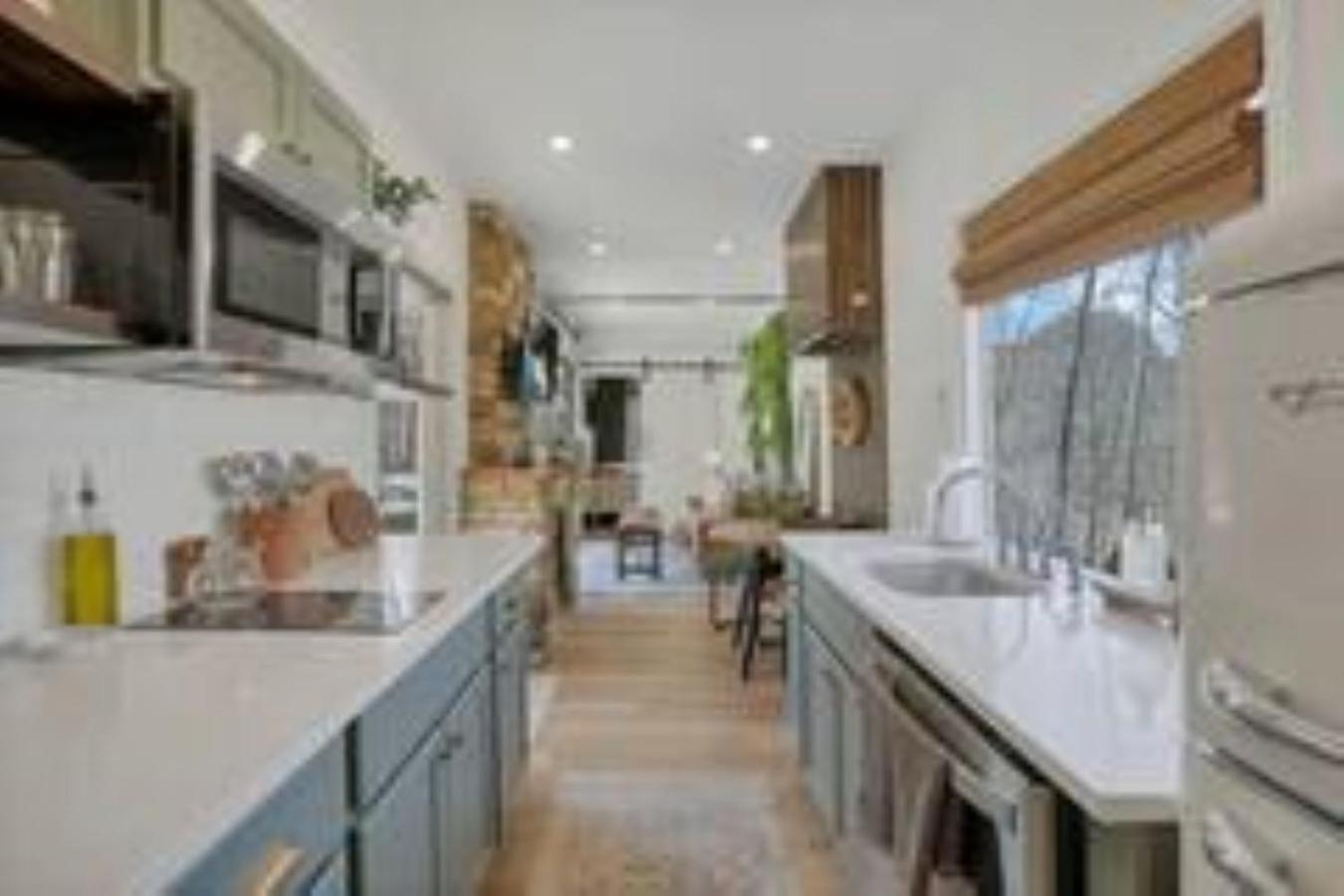 The Hillside Retreat - Cozy container home with Hot tub and Fire pit view 5