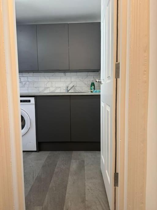 1bed central Gloucester-contractors welcome view 5