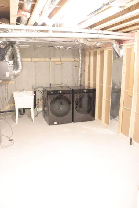 Brand New Luxurious 4B Townhouse