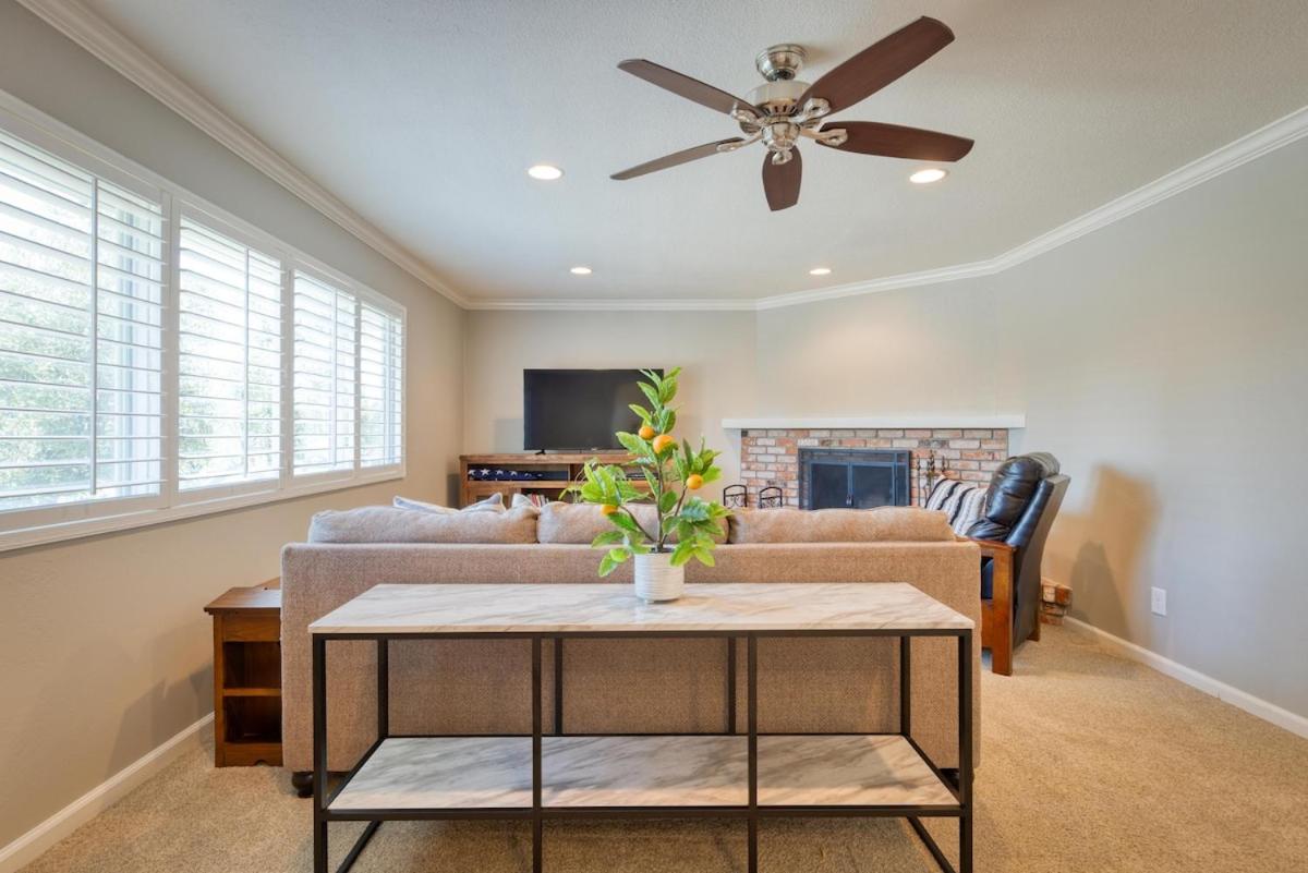 NEW Wine Country 3BR Hot Tub BBQ view 5