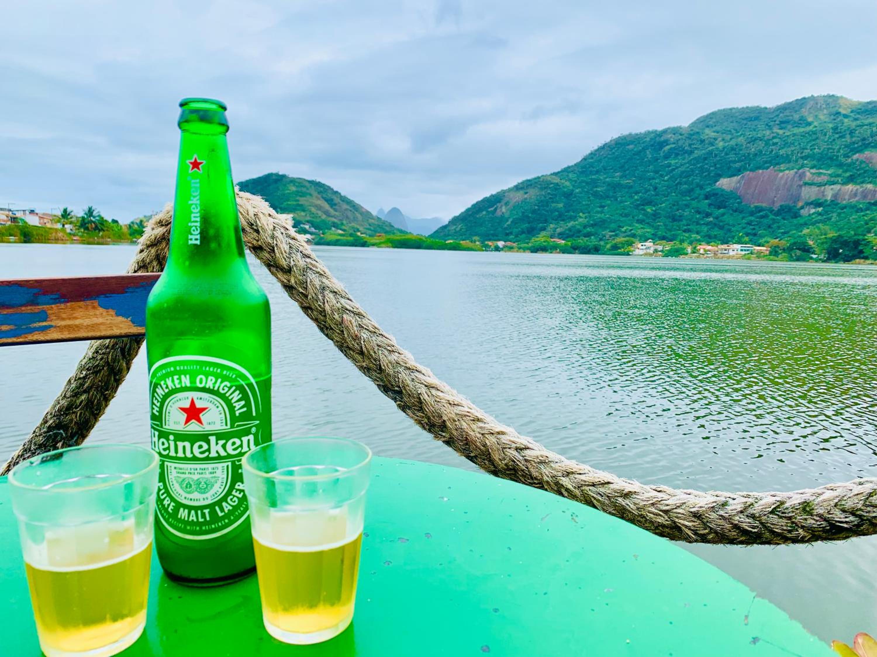 Descansar entre a lagoa e o mar