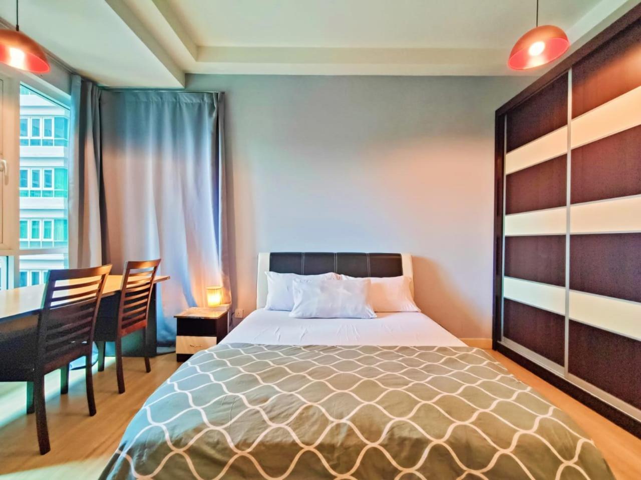 VR3 Sunway Velocity Spacious Apt中文房東