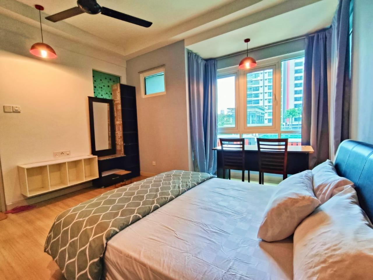 VR3 Sunway Velocity Spacious Apt中文房東