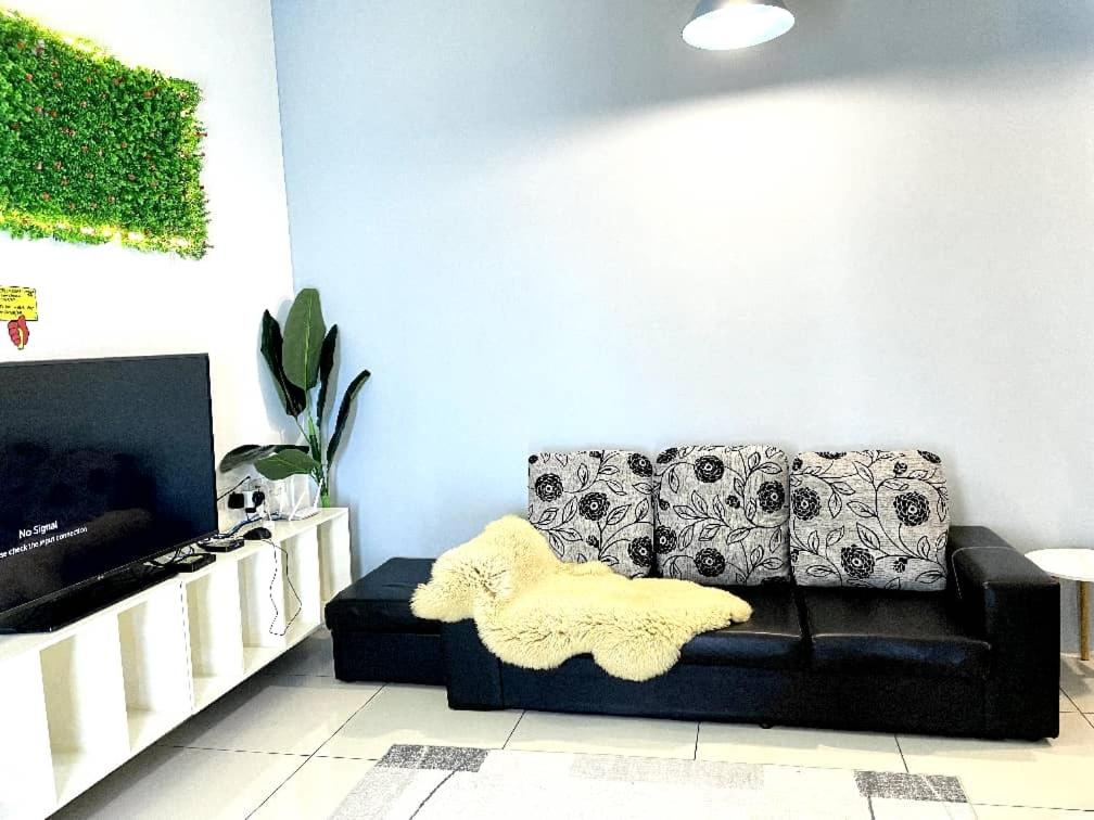 VR3 Sunway Velocity Spacious Apt中文房東