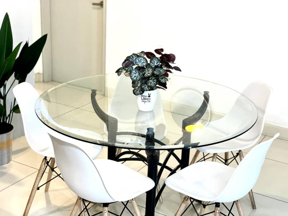VR3 Sunway Velocity Spacious Apt中文房東