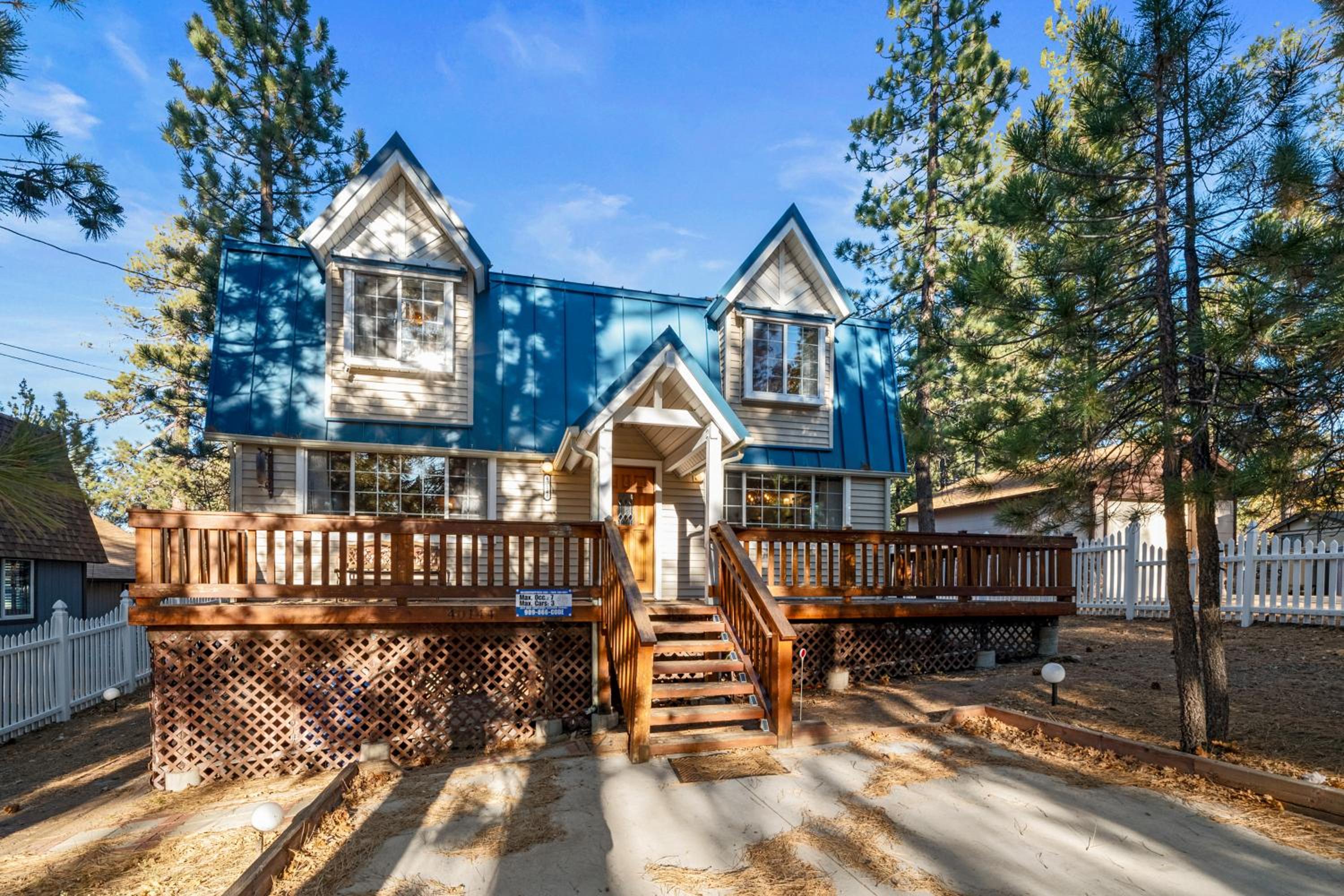 Hotel Hillcrest HappyNest - Hot tub, fire pit, gas grill - Image 1