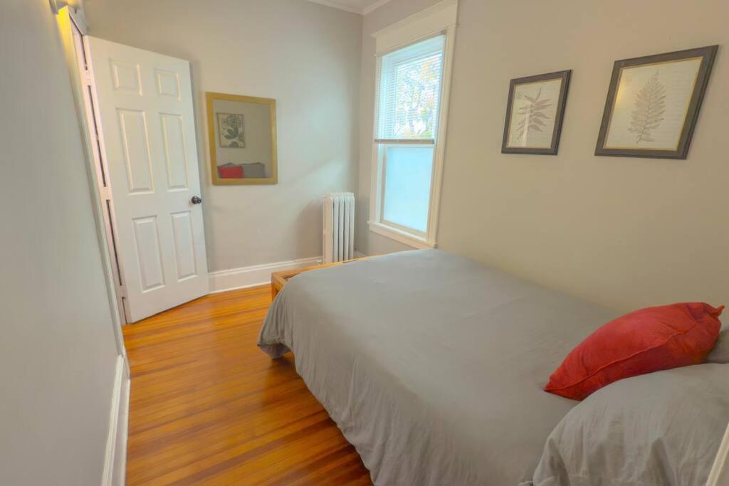 The Rustic Home Albany NY - 3 Bedroom Private Second Floor Apartment view 4