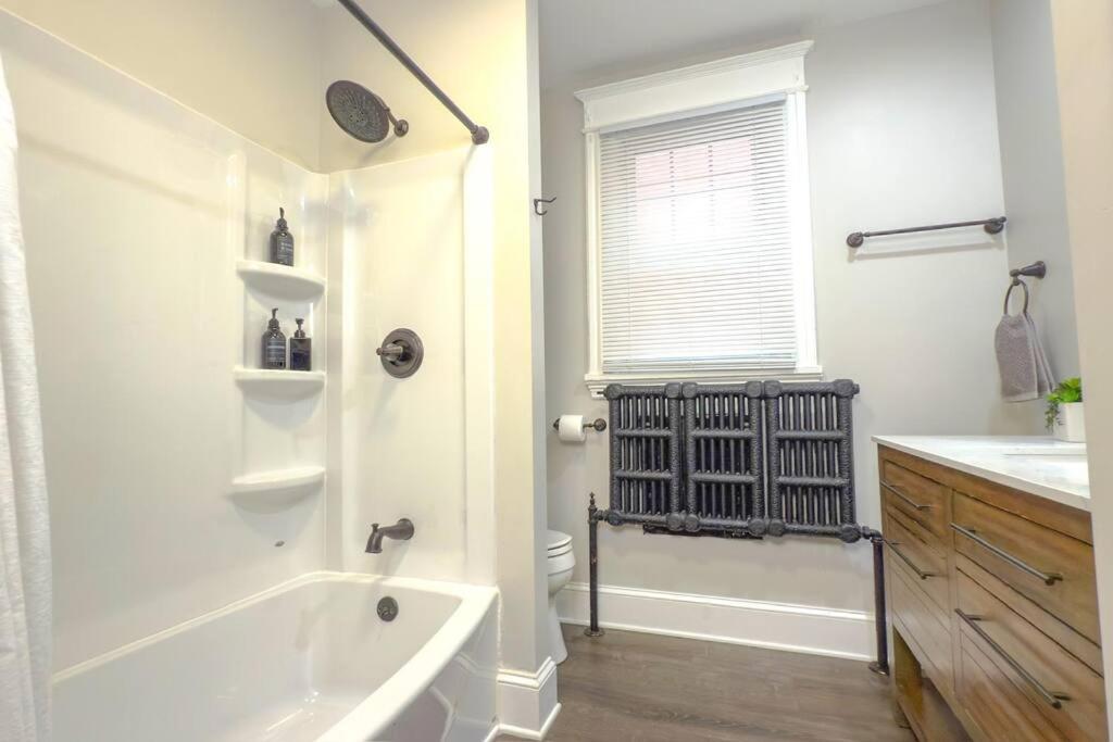 The Rustic Home Albany NY - 3 Bedroom Private Second Floor Apartment view 5