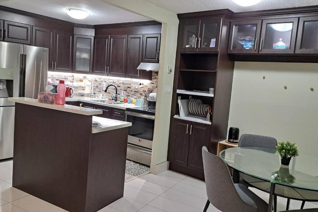COZY Appartment in Toronto near Airport