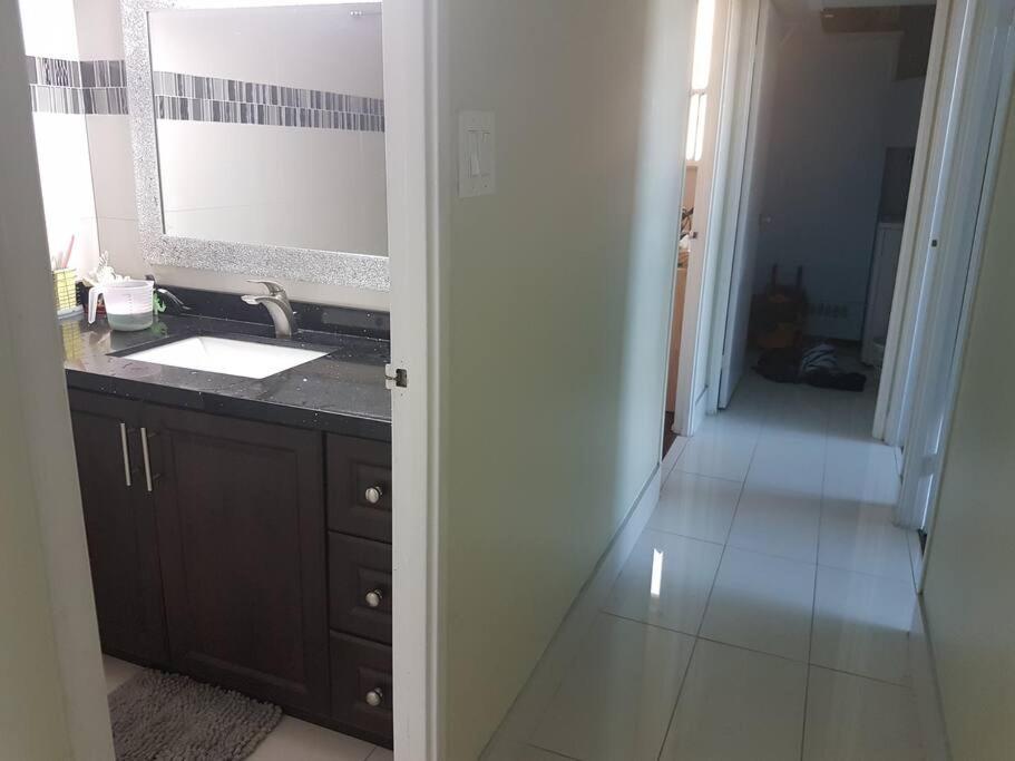 COZY Appartment in Toronto near Airport
