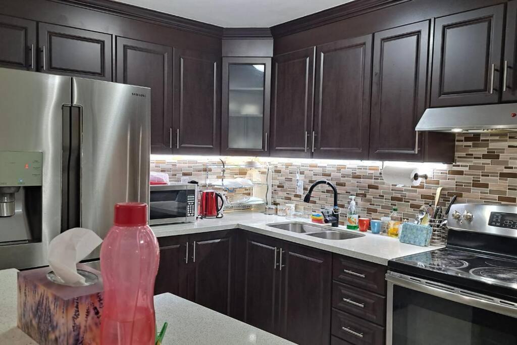 COZY Appartment in Toronto near Airport