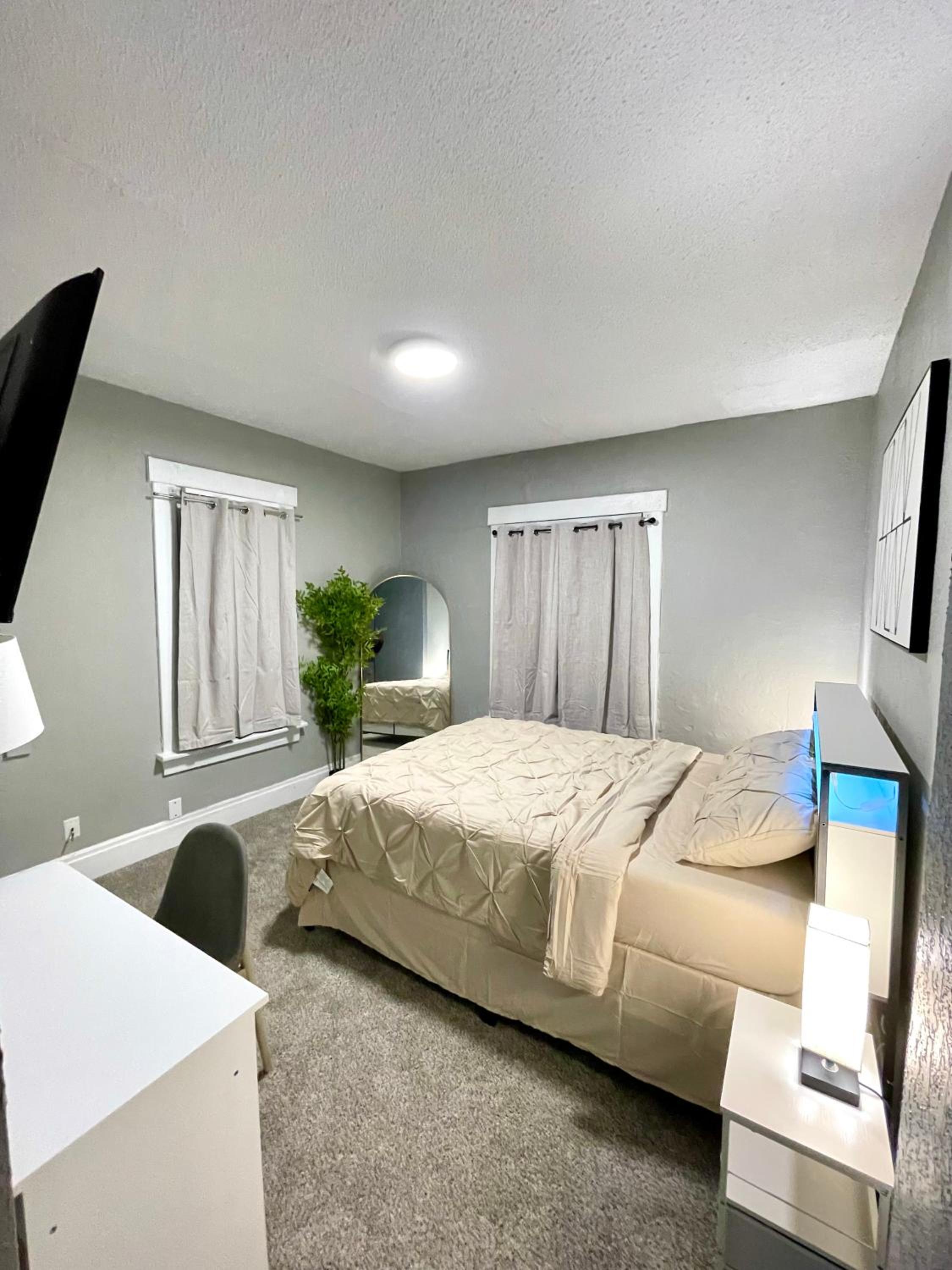 Chic Contemporary & Spacious 3br Townhome view 3