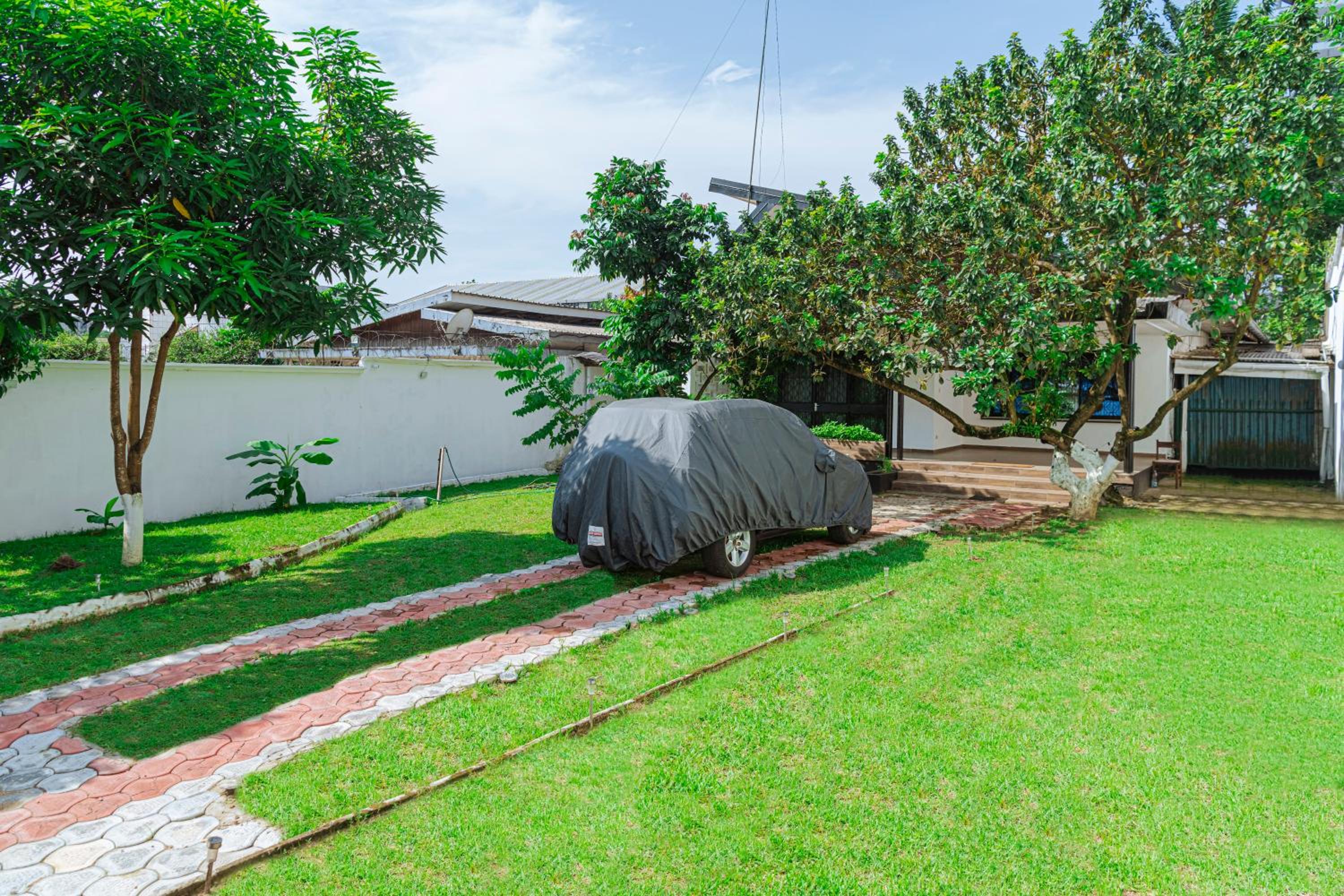 Villa Bonapriso-Hydrocarbures luxueux Consierge , gardien ,WiFi , groupe électrogène