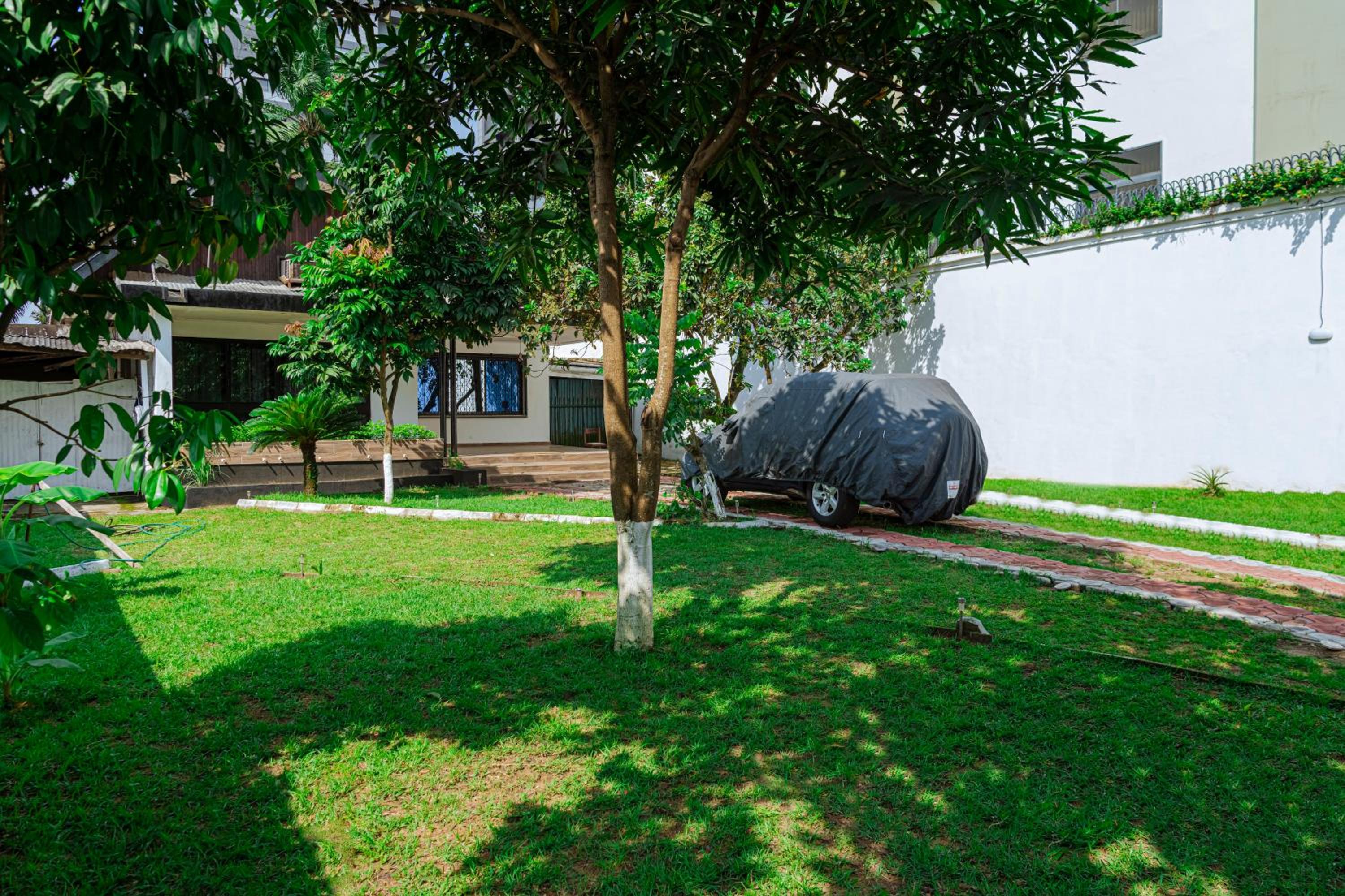 Villa Bonapriso-Hydrocarbures luxueux Consierge , gardien ,WiFi , groupe électrogène