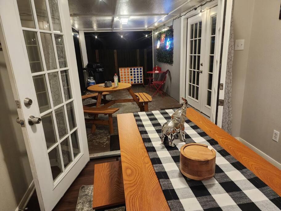 Family Home Getaway In Houston - Property Image 20