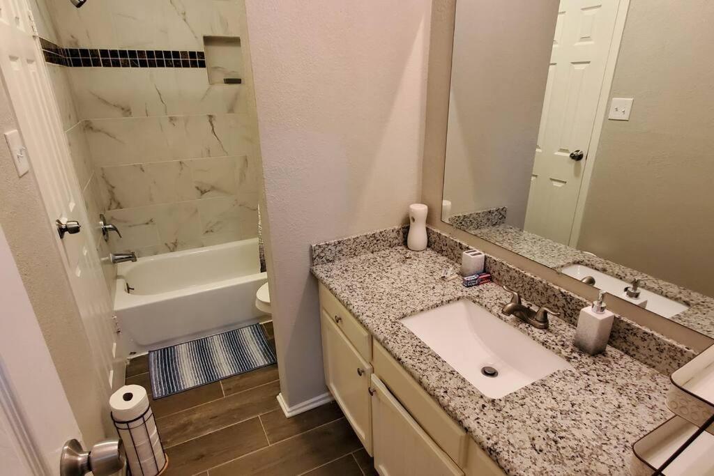 Family Home Getaway In Houston - Property Image 26