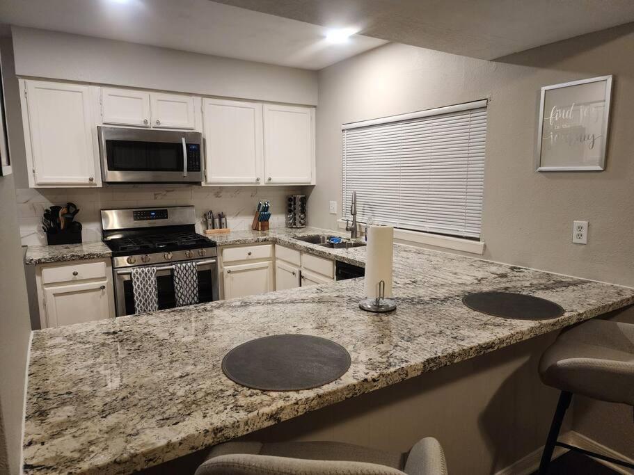 Family Home Getaway In Houston - Property Image 32