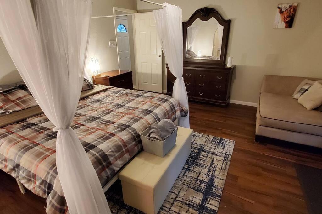 Family Home Getaway In Houston - Property Image 33